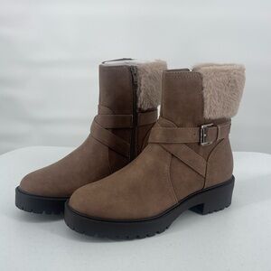 DV Dolce nwob Vita Oaklyn BootieTan Lug Sole Moto Boot Faux Fur Trim